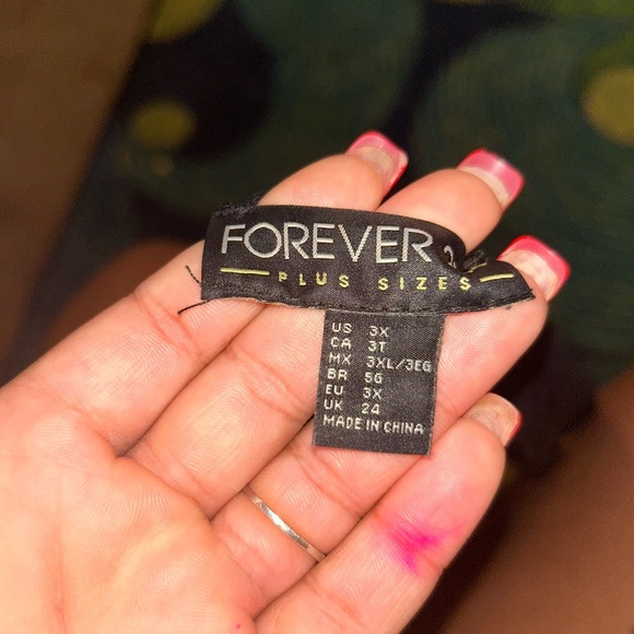 Forever 21 Black Plus Size Top - Picture 2 of 2